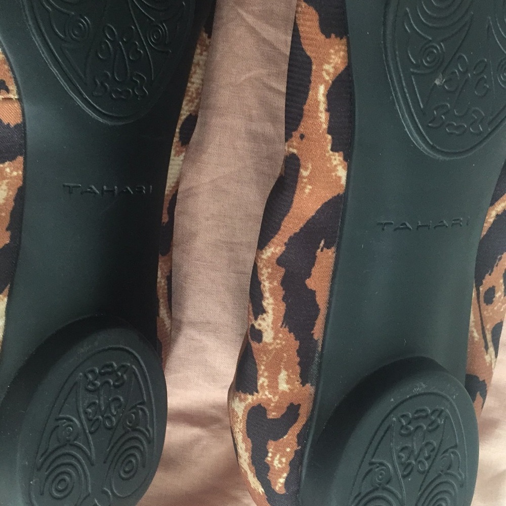 Tahari Flats in Animal Prints Unworn - Picture 3 of 5